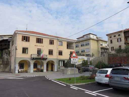 Portula, coppia lascia in eredità 150mila al Comune. Sindaco: “Usati per biblioteca, sarà intitolata ai loro figli”