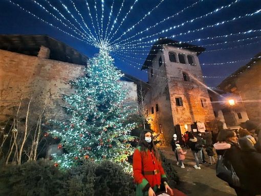 Natale nel Biellese: Da sabato aprirà le sue porte “Il Borgo di Babbo Natale” di Candelo