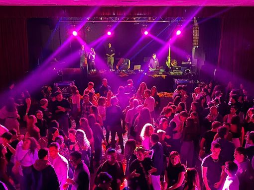 Quarona, successo per la prima serata disco dell’anno al Salone Sterna: “un’occasione di festa e sicurezza”