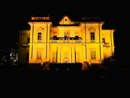 Varallo, Villa Durio si illumina di arancione
