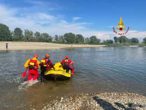 Uomo scomparso nel Sesia a Vercelli, le ricerche sono in corso