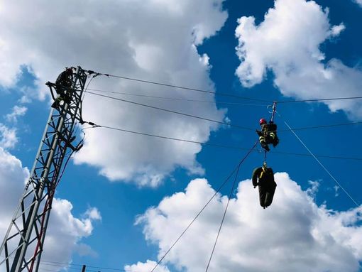 Vigili del Fuoco si addestrano sui tralicci Enel