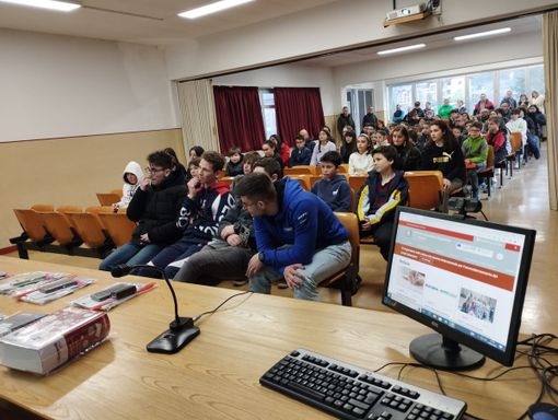 L’ITT Lirelli ospita i Giochi matematici Sabato 80 studenti alle prese con le prove L’ITT Lirelli ospita i Giochi matematici Sabato 80 studenti alle prese con le prove