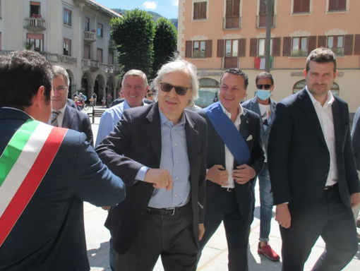 "Non vi piace Sgarbi? Indicate un nome più prestigioso che faccia da testimonial gratuito per la Valsesia" "Non vi piace Sgarbi? Indicate un nome più prestigioso che faccia da testimonial gratuito per la Valsesia"