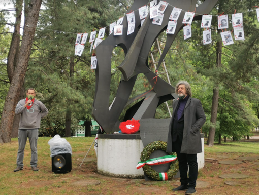 Tornano sul monumento le immagini dei partigiani vercellesi Tornano sul monumento le immagini dei partigiani vercellesi