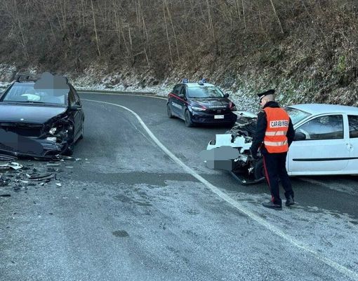 Frontale tra due auto a Portula, una donna in ospedale Frontale tra due auto a Portula, una donna in ospedale