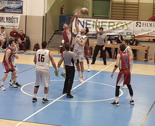 Barberi Valsesia Basket: gli Eagles espugnano il Pala Roccagni - Foto di Maurizio Ballarini e Marco Robino. Barberi Valsesia Basket: gli Eagles espugnano il Pala Roccagni - Foto di Maurizio Ballarini e Marco Robino.