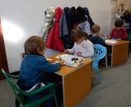 I bimbi del baby parking di Crevola in ludoteca a Varallo