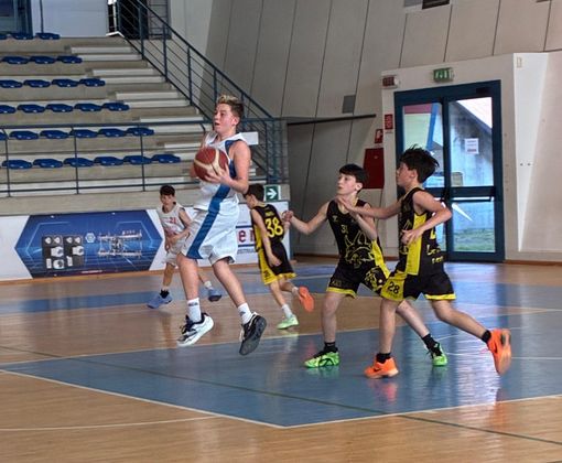 Valsesia Basket Under 13 parte forte nella seconda fase titolo: Volpiano battuta in casa Valsesia Basket Under 13 parte forte nella seconda fase titolo: Volpiano battuta in casa