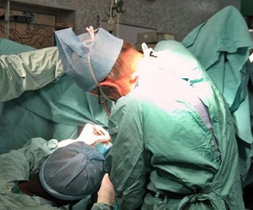 Travolto da un'auto si frattura il bacino: a Vercelli viene operato senza trasfusioni Travolto da un'auto si frattura il bacino: a Vercelli viene operato senza trasfusioni