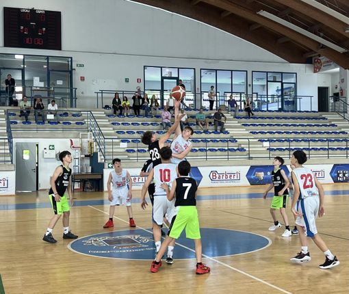 Basket, Barberi Valsesia si impone su Bussoleno: 64 - 44 nella partita di casa. Basket, Barberi Valsesia si impone su Bussoleno: 64 - 44 nella partita di casa.