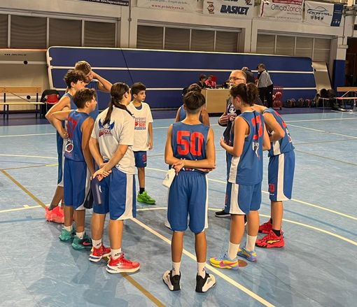 Esordio difficile per l’Under 14 Silver del Valsesia Basket: sconfitta a Trivero ma buona reazione nel secondo tempo