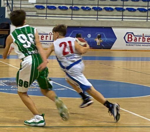 Buona prova casalinga della Valsesia Basket U15: Arona supera­ta grazie alla difesa