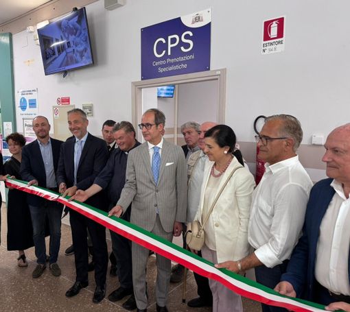 Una nuova sala d’attesa per il “CUP interno” dell’ospedale Sant’Andrea di Vercelli Una nuova sala d’attesa per il “CUP interno” dell’ospedale Sant’Andrea di Vercelli