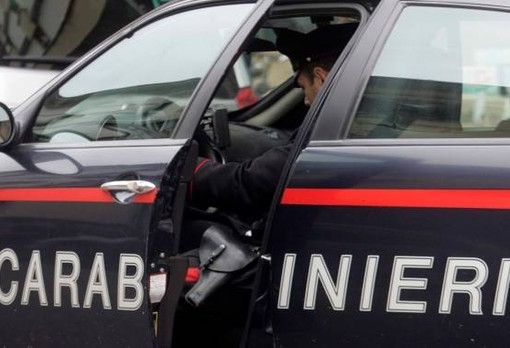 Dal nord ovest. Soriso, agguato davanti alla scuola: investe e accoltella l’ex moglie davanti al figlio