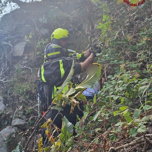 Dal nord ovest. Escursionista infortunata recuperata dai vigili del fuoco a Pella