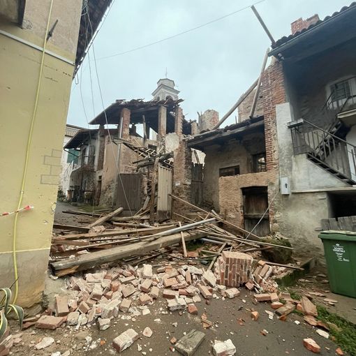 Roasio, crollo parziale di un’abitazione: in azione anche Vigili del Fuoco di Cossato