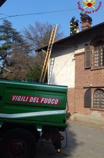 A fuoco una canna fumaria, principio d'incendio a Gattinara