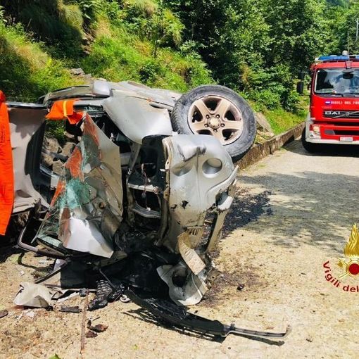 Tragedia a Rassa, incidente mortale: estratta una persona senza vita dall'auto