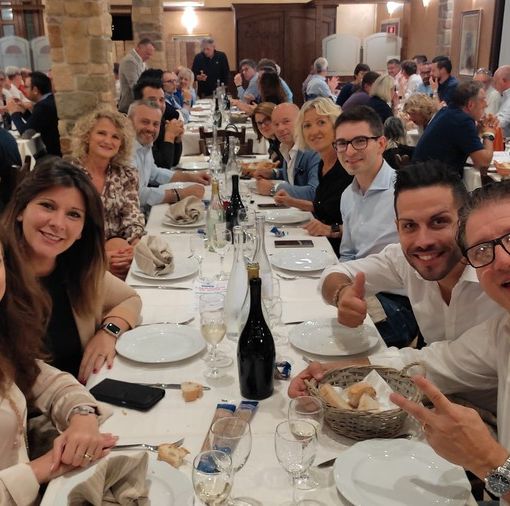 Avis, a Coggiola 70 persone alla cena sociale. Domenica c'è la Camminata in Rosa, FOTO
