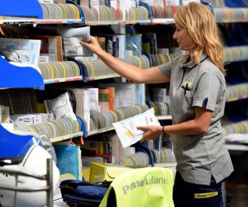 Poste italiane, nuove divise per i portalettere della provincia di Vercelli