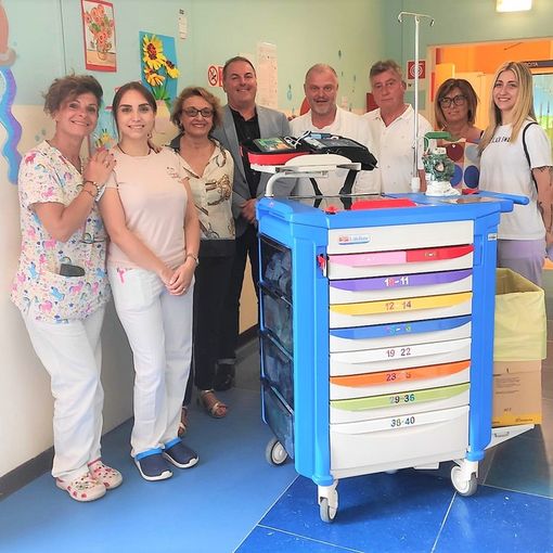 Un carrello per la rianimazione pediatrica in dono dalle associazioni Alberto Dalmasso e Black Swan