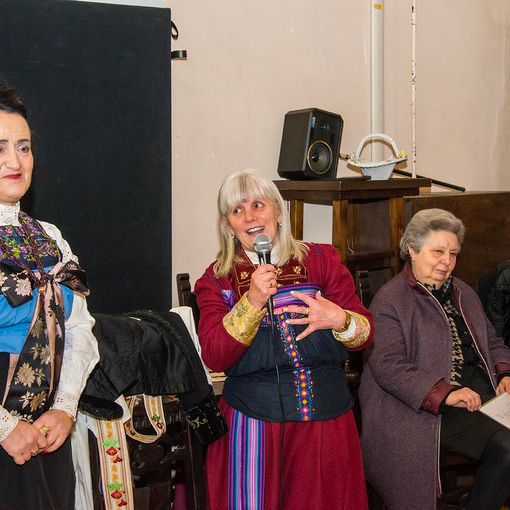 Presentazione di costumi valsesiani a Orta, sull’Isola di San Giulio nella Giornata di Studio in ricordo di Flavia Fiori