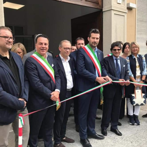 Il taglio del nastro degli uffici dell'Agenzia delle Entrate