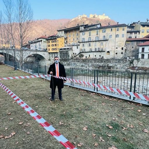 Varallo: Una panchina artistica sotto ponte Antonini