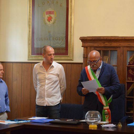 Insediamento per Raffo a Crevacuore. “Oggi non festeggiamo, ma ricordiamo la piccola Assia”