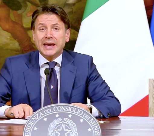 Conte: &quot;Riapriamo con rischio calcolato, ma non possiamo fermarci ora. Da lunedì riprende la vita sociale&quot;