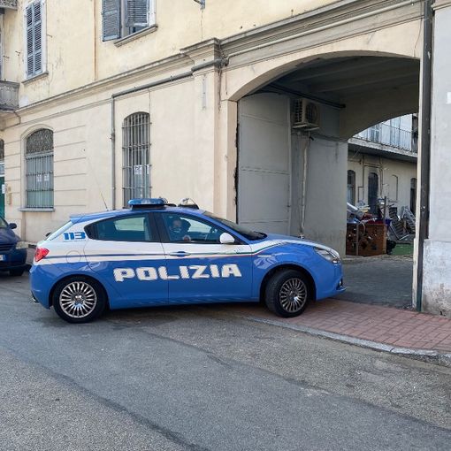 Pestato con una mazza da baseball: 3 indagati dopo la maxi rissa a Vercelli