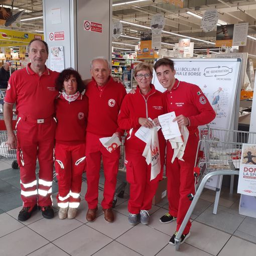 Borgosesia, alla Ipercoop raccolti 90 scatoloni di prodotti per le famiglie bisognose in Valsesia e Valsessera