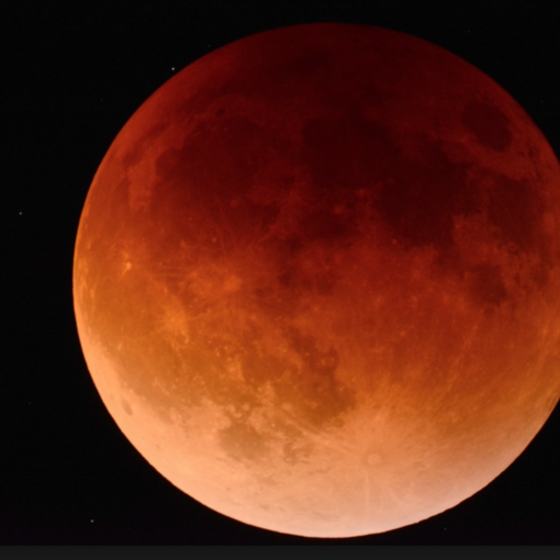 Occhi al cielo per l'eclissi di luna: Sarà visibile in tutta Italia