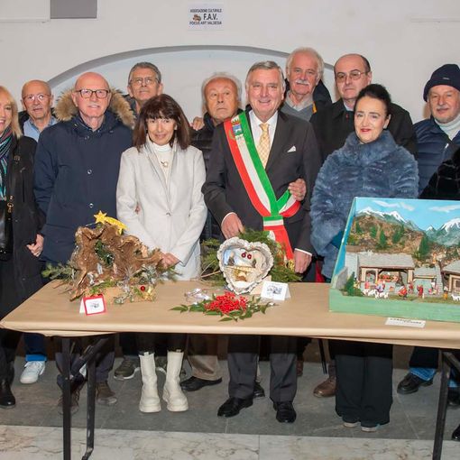 A Varallo la mostra artistica dei presepi: inaugurata l’esposizione degli artisti di FAV.