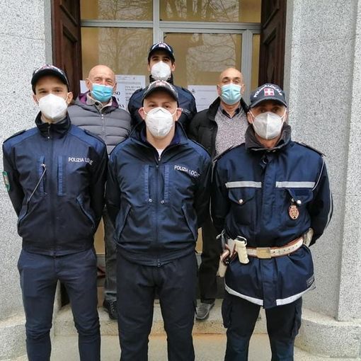 Borgosesia, nuovi agenti della Polizia locale in servizio: tra loro anche il modello star de “La pupa e il secchione”