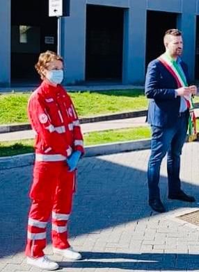 I complimenti del Sindaco Tiramani a Daniela Denicola a Cavaliere della Repubblica