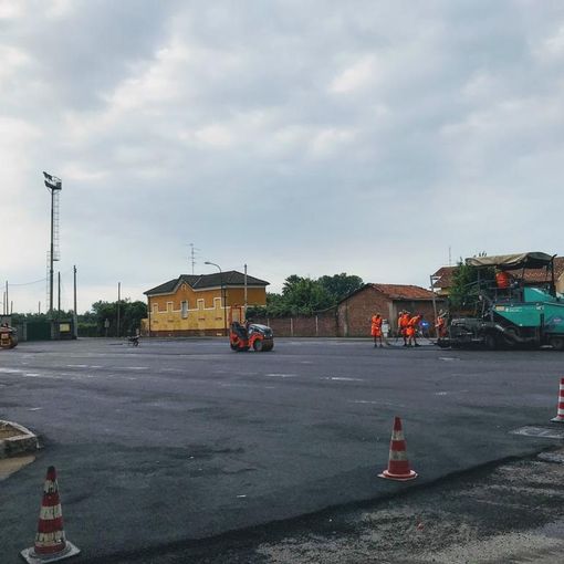 Gattinara, iniziati i lavori di asfaltatura di Piazza Molino
