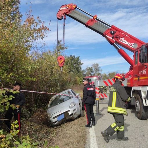 Auto finisce fuori strada tra Brusnengo e Rovasenda (servizio di Giacomo Chiarini per newsbiella.it)