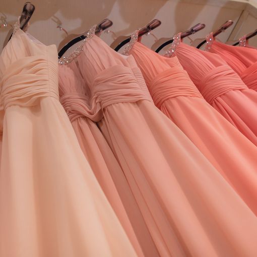 Vestiti da cerimonia: come scegliere i colori giusti