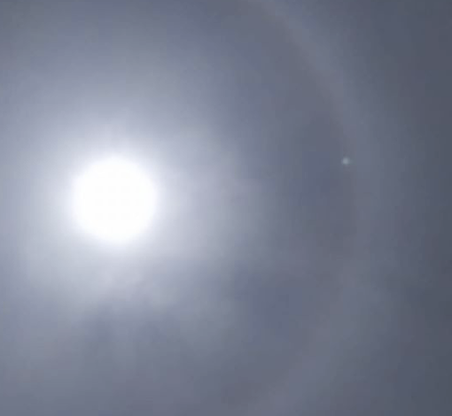 Piemonte, il “mistero” dell’enorme alone intorno al sole: ecco la spiegazione scientifica