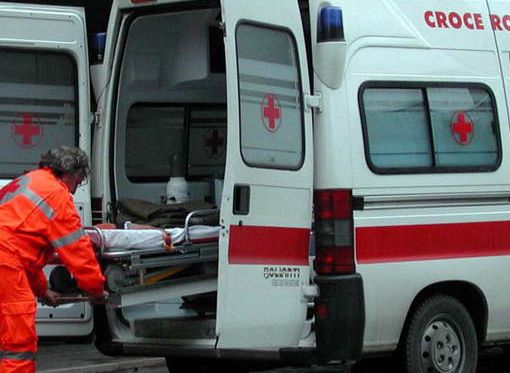 Precipita con l'auto in un torrente: incidente mortale all'alba di sabato