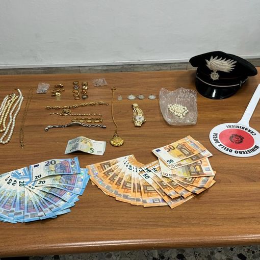 Si spaccia per postino e deruba un'anziana. Arrestato