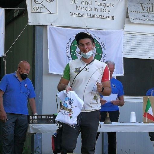 Luca Spano vittorioso al 3D Arcieri del Dahu