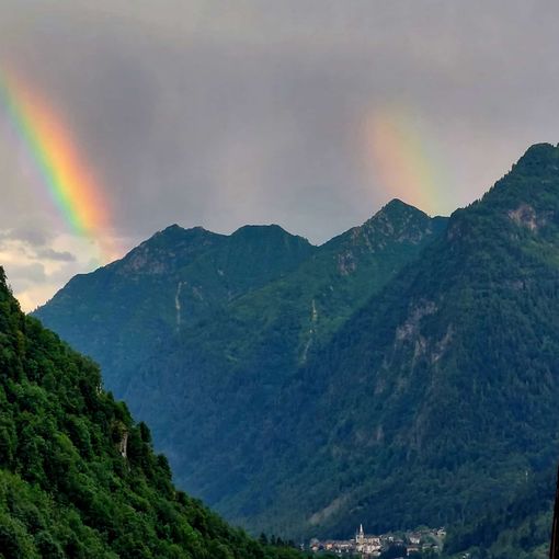 Ieri nei cieli di Alagna l'incanto dell'arcobaleno