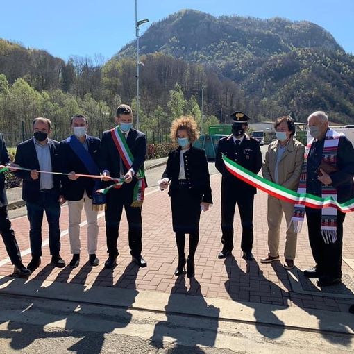 Borgosesia, taglio del nastro per la nuova area ecologica di Plello VIDEO