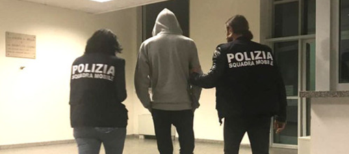 Estorsione, ricettazione, falso: 50enne in cella. La Polizia lo pizzica mentre assume droga