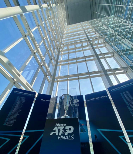 Al Grattacielo Piemonte esposto il Trofeo Nitto ATP Finals.