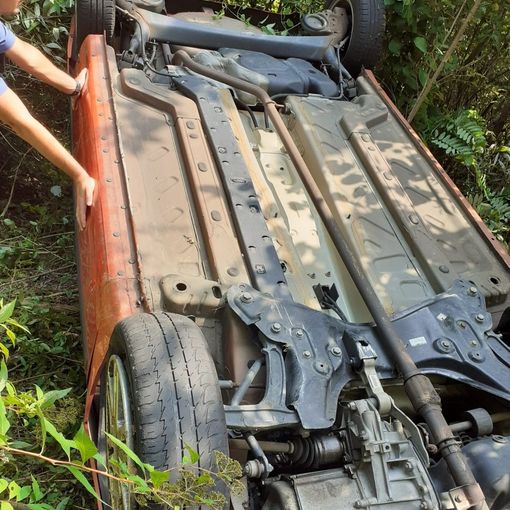 Auto in una scarpata a Coggiola, conducente fuori strada per un malore