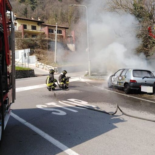 A Varallo a fuoco un'auto alimentata a GPL